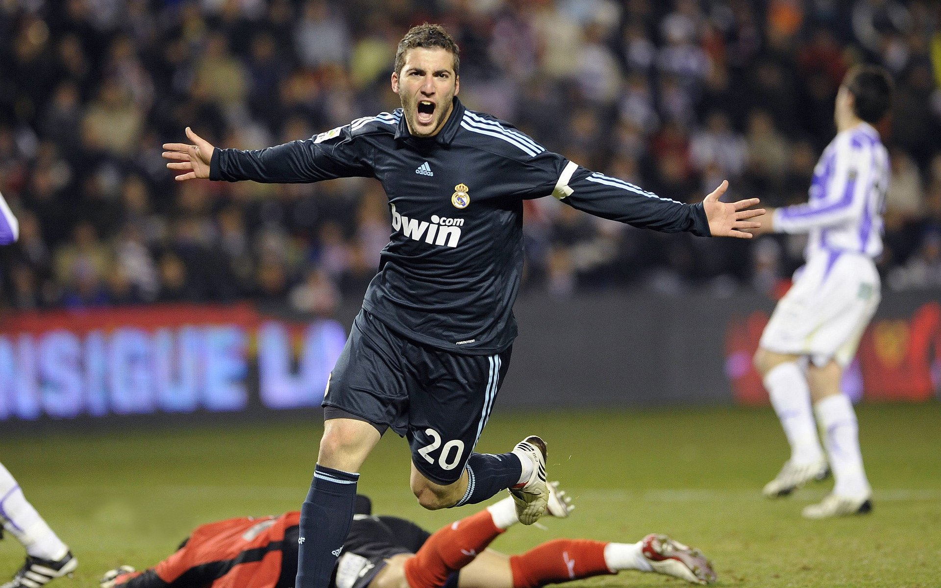 体能考验：运动员如何应对激烈比赛？，运动员如何克服赛前紧张