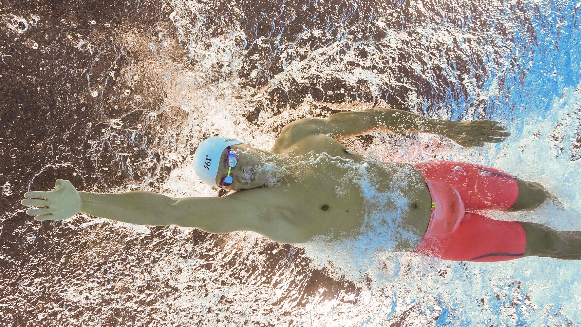 哥伦比亚队前锋洛佩斯在巴黎奥运会上表现出色,哥伦比亚球队队员